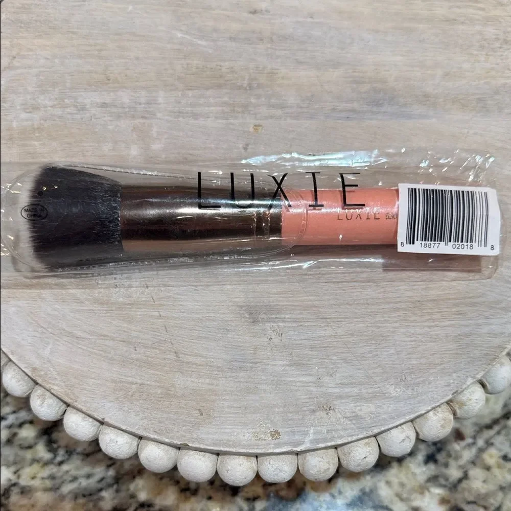 Luxie Coral Handle Makeup Brush